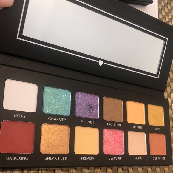 Boxy Charm 12 shade eyeshadow palette NWT - Picture 2 of 6